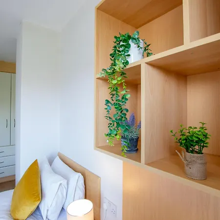 66 - Large Townhouse By Shortstays Holiday home