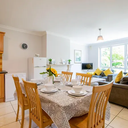 66 - Large Townhouse By Shortstays Holiday home *