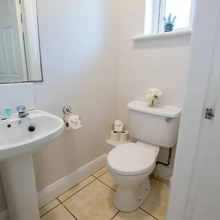 66 - Large Townhouse By Shortstays * Galway