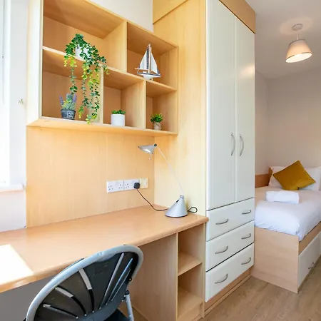 Ferienhaus 66 - Large Townhouse By Shortstays - Sleeps 6 - Parking