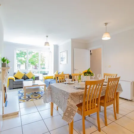 66 - Large Townhouse By Shortstays - Sleeps 6 - Parking Holiday home
