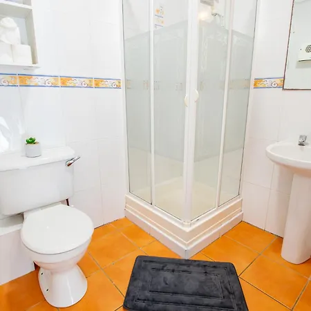 66 - Large Townhouse By Shortstays Holiday home *