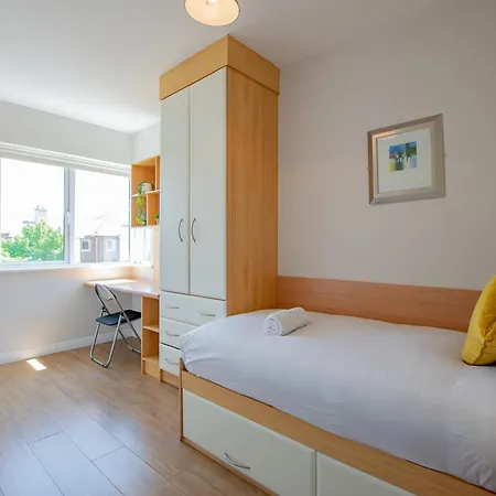 Dom wakacyjny 66 - Large Townhouse By Shortstays