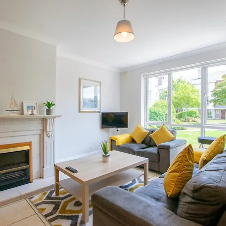 66 - Large Townhouse By Shortstays - Sleeps 6 - Parking Holiday home Galway