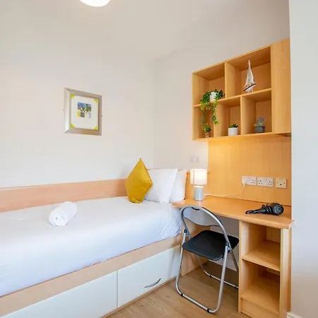 66 - Large Townhouse By Shortstays Galway