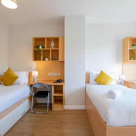 66 - Large Townhouse By Shortstays Holiday home *