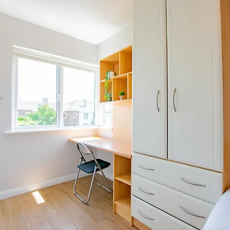 Dom wakacyjny 66 - Large Townhouse By Shortstays *