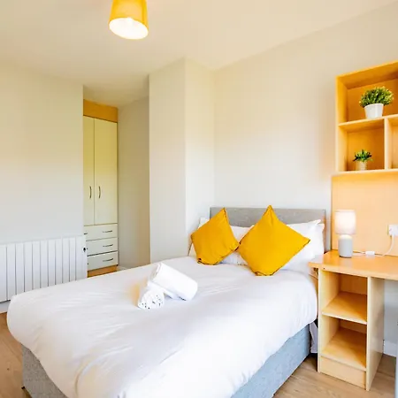 66 - Large Townhouse By Shortstays Holiday home Galway