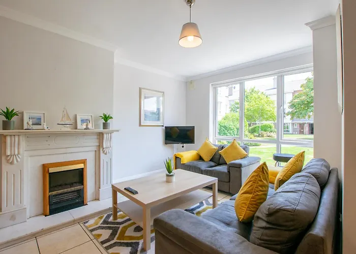 66 - Large Townhouse By Shortstays Nyaraló Galway