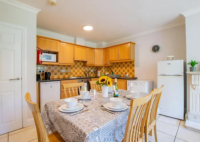 66 - Large Townhouse By Shortstays 別荘 ゴールウェイ