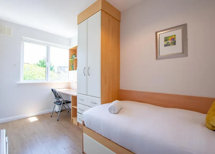 66 - Large Townhouse By Shortstays Galway